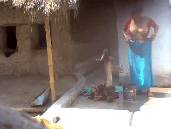 Village Mallu Mature Aunty Big Boobs Kanbithu Kulikum Tamil